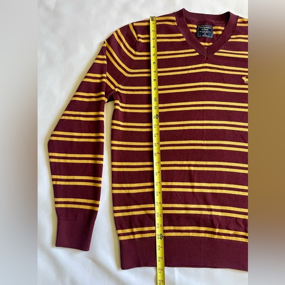 Abercrombie & Fitch Men’s V Neck Sweater Size Medium Burgundy Yellow Stripes - Picture 4 of 6